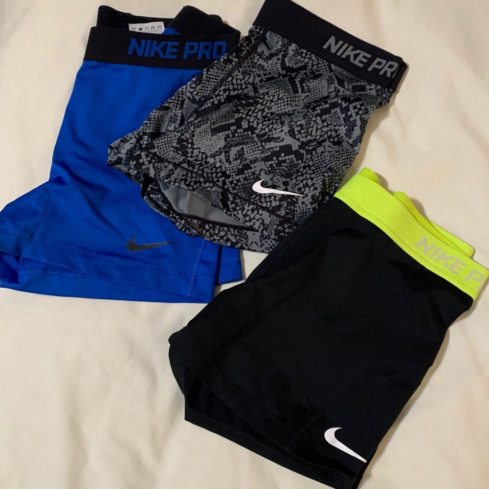 3 pairs of Nike pros